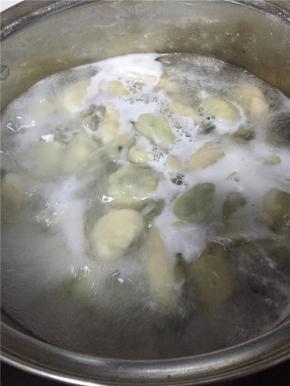 开水煮沸，即可出锅。