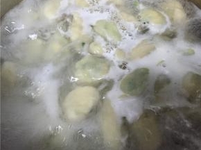 开水煮沸，即可出锅。