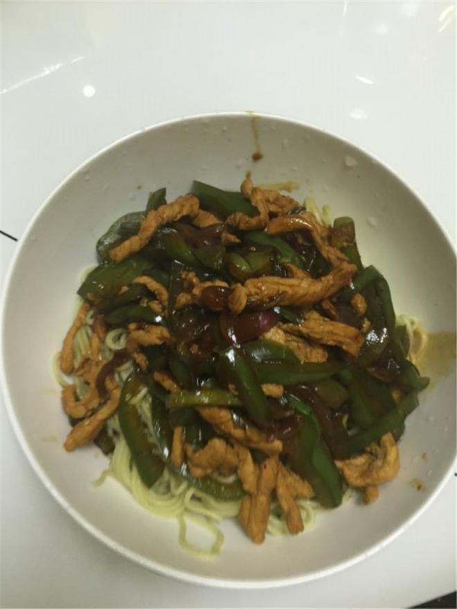 青椒肉丝拌面