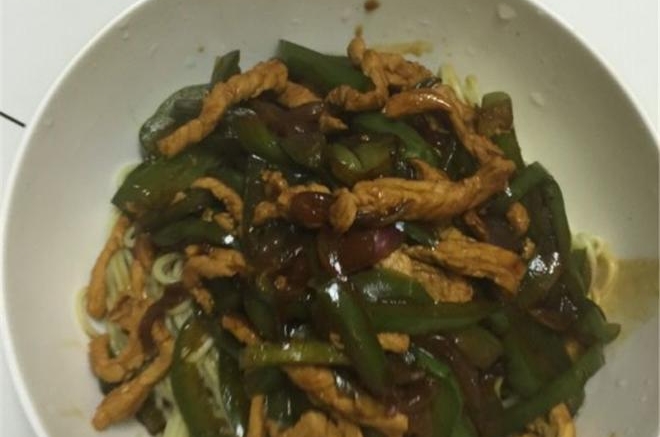 青椒肉丝拌面