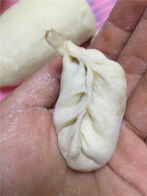 包好的饺子，可以现吃，也可以放冰箱冷冻。