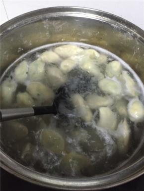 开水煮沸，即可出锅。