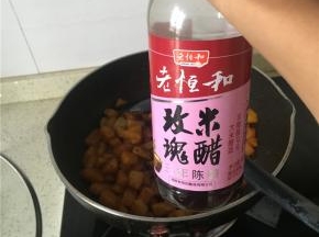 也可依据个人喜好加入香醋少许，翻匀即可。