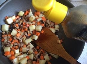 加入老抽上色。