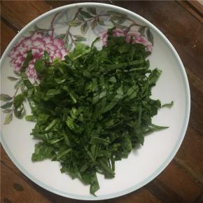 菠菜洗净切碎
