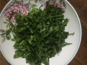 菠菜洗净切碎