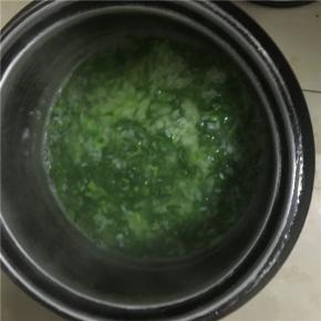 带菠菜煮熟后即可关火，菠菜不要煮太久