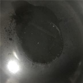 开小火加热，锅中倒入油