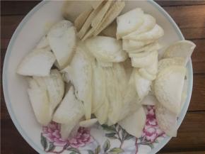 鸡腿菇洗净切片