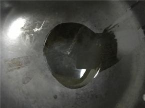 锅中倒入少许油小火加热