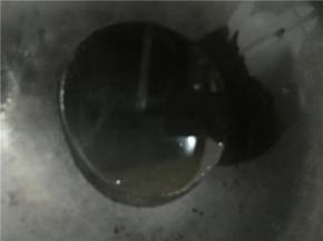 开小火加热，锅中倒入油