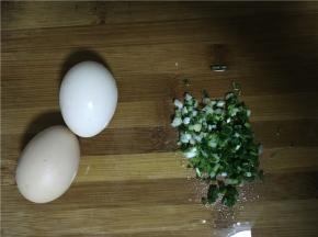 佐料准备：葱切碎