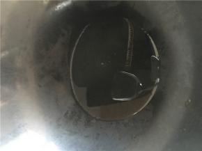 锅内倒入少许油小火加热