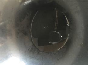 锅内倒入少许油小火加热