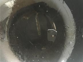 锅内倒入少许油小火加热（开始炒黄瓜啦~~）