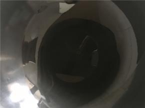 开小火加热，锅中倒入油