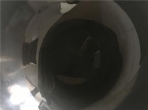 开小火加热，锅中倒入油