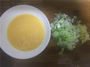 佐料准备：葱姜蒜切碎