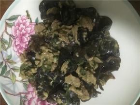 待炒熟后盛出，牛肉不宜炒太久