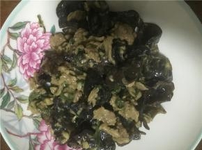 待炒熟后盛出，牛肉不宜炒太久