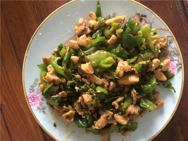 青椒炒鸡丁