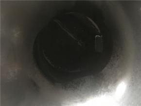 开小火加热，锅中倒入油