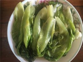 略微翻炒后盛出