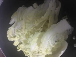 将小白菜洗净撕开