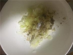 佐料准备：葱姜蒜切碎