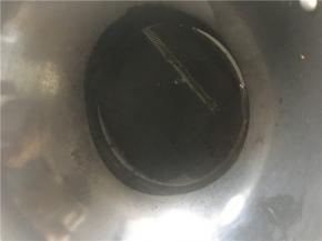 开小火加热，锅中倒入油