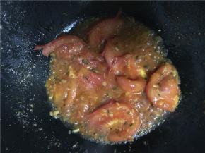 倒入适量的水。