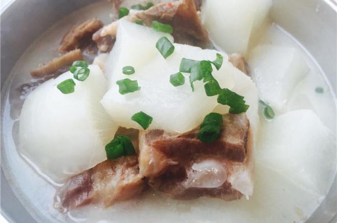 腊排骨白萝卜汤