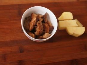 土豆香菇切块