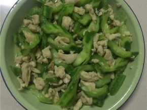 翻炒均匀后加入盐调味即可