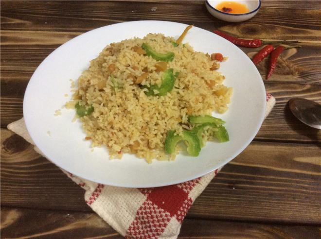 榨菜苦瓜炒饭