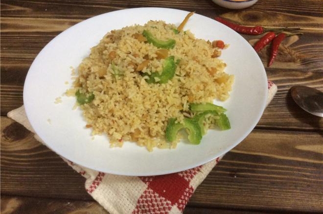 榨菜苦瓜炒饭