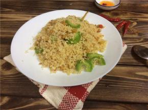 充分炒匀后倒入苦瓜2分钟可立马乘盘