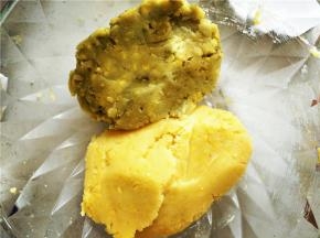 喜欢抹茶的可以取出一部分超好的绿豆沙加入抹茶粉搅拌均匀。