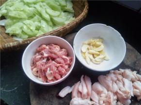 准备好食材，一一洗净