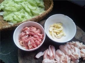 准备好食材，一一洗净