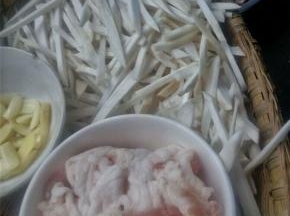 准备好食材，洗净