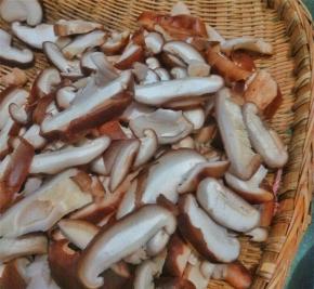 准备好食材，一一洗净