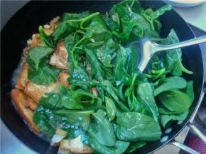 倒入豆腐菜