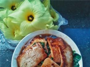 最后可以装盘出锅啦，一道美味熊掌豆腐就做好啦