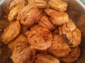 最后金灿灿的美味茄饼就可以出锅啦