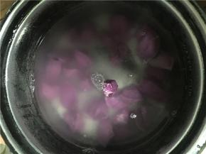 锅中加入冷水，开煮