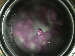 锅中加入冷水，开煮