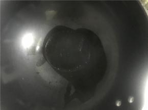 开小火加热，锅中倒入油
