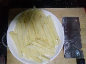 土豆切条，