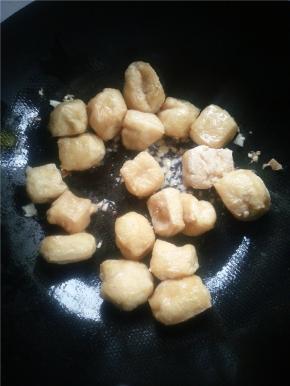 下菜市场买的豆腐泡。